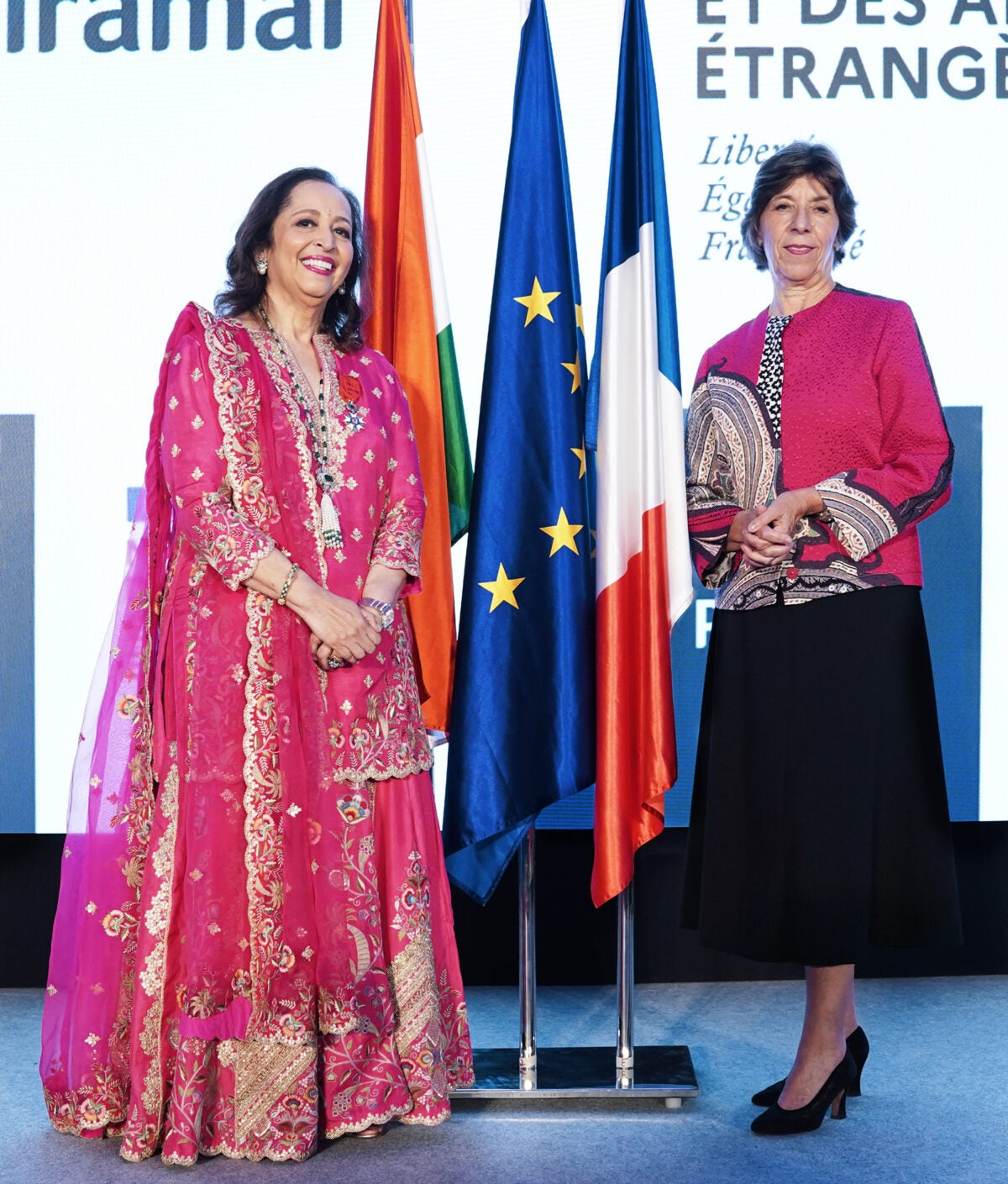 Alumna Swati Piramal and Catherine Colonna at award ceremony